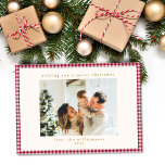 Cartão De Festividades Foto personalizada da Xadrez Vermelha de amora bra<br><div class="desc">Cartão de Férias de Natal Personalizado da Xadrez Gingham Vermelho de Castanheiro Bonito</div>