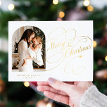 Cartão De Festividades Foto personalizada Escrita elegante de Feliz Natal<br><div class="desc">Elegante na moda de Feliz Natal clássico, Faux gold clássico da família de scripts de caligrafia fotografia simples cartão de feriado branco com o seu texto personalizado personalizado em ambos os lados. OBSERVEM que a cor de fundo é editável. Você pode alterá-la depois de selecionar a opção PERSONALIZAR abaixo do...</div>