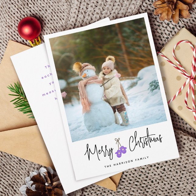 Cartão De Festividades Foto plana do roxo da caligrafia moderna (Modern Calligraphy Purple Mittens Photo Flat Holiday Card)