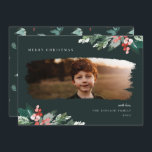 Cartão De Festividades Foto Rustic Winter Berry Greenery<br><div class="desc">Amoras de inverno,  verde,  cartão fotográfico. Recursos,  estrutura moderna de máscara de foto de traçado de pincel,  coordenação de planos de fundo de cor verde e respaldo de padrão correspondente.</div>