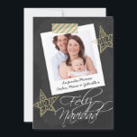 Cartão De Festividades Fotografia E Fita Do Quadro De Chalkboard Feliz Na<br><div class="desc">Cartão de saudação simples de excelente para o Natal com o texto de Feliz Navidad detalhado do espanhol cartões planos temáticos .. Quadro de Quadros e Fotografias com fita listrada e estrelas douradas design preto e branco. X-Mas / cartões planos de feriado para personalizar com sua própria foto e texto...</div>