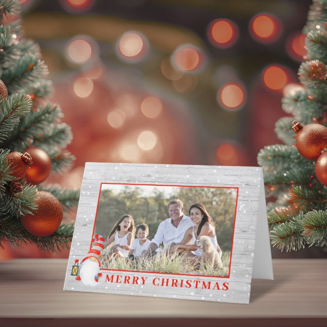 Cartão De Festividades Fotografia Personalizada do Gnomo de Natal Bonito (Cute Christmas Gnome Custom Photo Rustic Holiday Card)