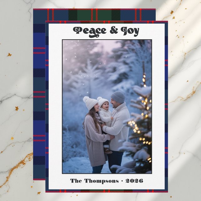 Cartão De Festividades Fotos de Natal da Família em Xadrez e Ginga de Paz (Peace & Joy Gingham Plaid Family Christmas Photo Holiday Card)