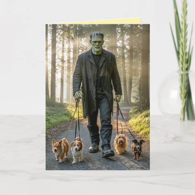 Cartão De Festividades Frankenstein Walkin' the Dog Card (Frente)