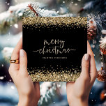 Cartão De Festividades Glam Dourado Glitter Name Merry Christmas Black<br><div class="desc">Glam Dourado Glitter Name Script Feliz Natal Preto. Ouro clássico e preto para suas saudações festivas com brilho falso nas bordas superior e inferior na frente e em um roteiro de escrita manual definido para Feliz Natal. Personalize facilmente o seu nome.</div>