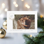 Cartão De Festividades Glória Brilhante Foto do Monograma do Jardim de in<br><div class="desc">Abraçar a glória brilhante da época de férias com o nosso cartão de Natal de monograma de monograma de inverno. Nossa carta personalizada apresenta nossa design de monograma da terra de inverno com sua foto. Personalizar com assinatura familiar e monograma. Espalhe o amor e aplauda este inverno com estas cartas...</div>