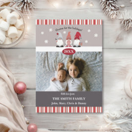 Cartão De Festividades Gnomo Fofo para as Festas Nórdico Cinza Rosa Verme