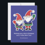 Cartão De Festividades Gnomos de Natal Engraçado Pickleball, Texto Person<br><div class="desc">Celebre as festas no estilo pickleball com esta divertida carta de Natal com gnomos jogando picleball. É totalmente personalizável com suas mensagens na frente e atrás. Ideal para entusiastas, clubes e treinadores de piquete, este cartão é uma maneira divertida de compartilhar a alegria do jogo com aqueles que o amam...</div>