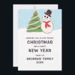 Cartão De Festividades Gráfico de Biscoito de Árvore Bonito Snowman Ilust<br><div class="desc">Este cartão de boas-vindas de Natal bonito e moderno é perfeito para a época de inverno. Ele apresenta um biscoito vermelho, branco e verde desenhado à mão na árvore de Natal e branco preto, e biscoito vermelho de neve no topo de uma cama branca de neve e queda de neve...</div>