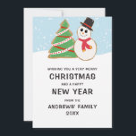 Cartão De Festividades Gráfico de Biscoito de Árvore Bonito Snowman Ilust<br><div class="desc">Este cartão de boas-vindas de Natal bonito e moderno é perfeito para a época de inverno. Ele apresenta um biscoito vermelho, branco e verde desenhado à mão na árvore de Natal e branco preto, e biscoito vermelho de neve no topo de uma cama branca de neve e queda de neve...</div>