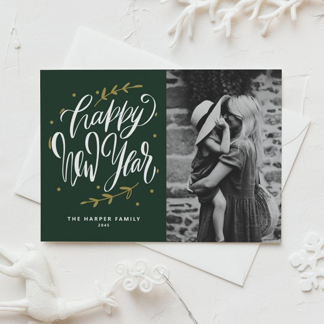 Cartão De Festividades Green Calligraphy and Wreath New Year Photo (Customizable green photo Happy New Year card featuring modern calligraphy and wreath.)