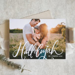 Cartão De Festividades Hallelujah Moderna Caligrafia Sobrepor Natal<br><div class="desc">Aleluia! Envie Cartões de natal e desejos para a família e amigos deste cartão com fotos. Apresenta caligrafia moderna com sotaque cardíaco. Este Cartões de foto de Natal religioso está disponível em diversos estoques de papelão. Personalize adicionando nomes,  mensagens e fotos.</div>