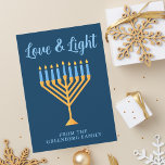 Cartão De Festividades Hanukkah Love & Light Custom Menorah Blue<br><div class="desc">Um cartão de amor e Hanukkah personalizado bonito para uma família judia ou uma festa Chanukah com sinagoga. Personalize com seu próprio sobrenome ou informações de grupo em azul sob o bonito menorá dourado.</div>