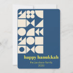 Cartão De Festividades Happy Hanukkah | Estilo moderno de arte geométrica<br><div class="desc">Diga Feliz Hanukkah com este simples e moderno cartão de arte geométrica em azul,  personalizado com seu nome.</div>