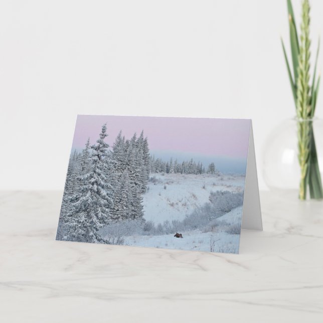 Cartão De Festividades Happy holidays card with snow, spruce, and a moose (Frente)