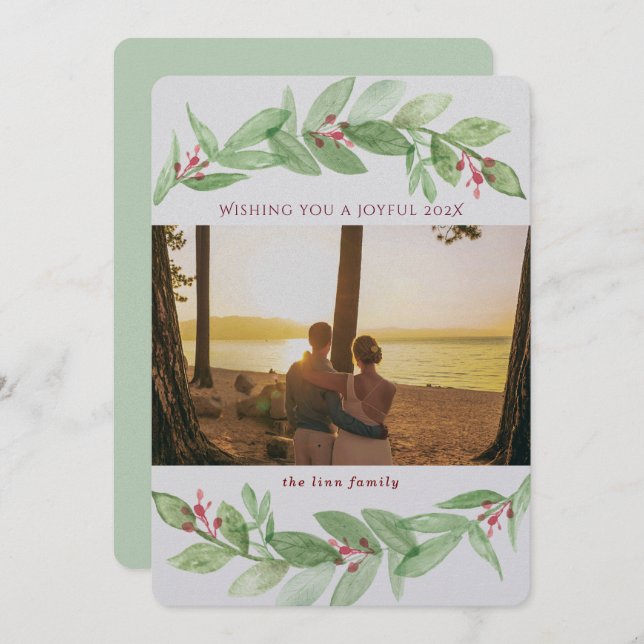 Cartão De Festividades Holiday Greenery Berries Foto da Família Joyful (Frente/Verso)
