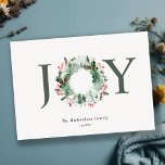 Cartão De Festividades Holly Berries Pine Tree Joy Wreath de Natal<br><div class="desc">Se precisar de mais alguma personalização,  por favor,  sinta-se à vontade para me enviar uma mensagem em yellowfebstudio@gmail.com.</div>
