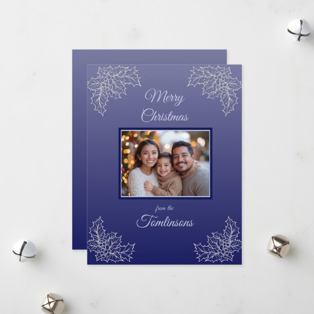 Cartão De Festividades Holly deixa foto padrão no Natal azul (Frente/Verso In Situ)