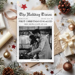 Cartão De Festividades Jornal Primeiro Natal Engajado Único<br><div class="desc">Celebre seu noivado em estilo inesquecível com este charmoso cartão de feriado inspirado no jornal, projetado especialmente para casais recém-engajados que querem compartilhar suas grandes notícias com uma reviravolta festiva. Estimulado como um cobrir de jornal antigo, este cartão de "Primeiro Ano Envolvido" captura a emoção do seu anúncio, combinando alegria...</div>