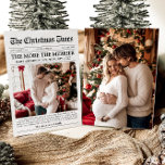 Cartão De Festividades Jornal Único Mais o Feliz Natal<br><div class="desc">Nosso Jornal Único Mais o Cartão de Natal Merrier Baby é a maneira perfeita de compartilhar suas notícias alegres e desejos de feriado com a família e os amigos! Estilado como um jornal clássico, este cartão captura os destaques do seu ano em um formato único e encantador, com um design...</div>