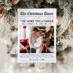 Cartão De Festividades Jornal Único Mais o Feliz Natal<br><div class="desc">Nosso Jornal Único Mais o Cartão de Natal Merrier Baby é a maneira perfeita de compartilhar suas notícias alegres e desejos de feriado com a família e os amigos! Estilado como um jornal clássico, este cartão captura os destaques do seu ano em um formato único e encantador, com um design...</div>