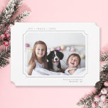 Cartão De Festividades Joy Peace Love Foto de Natal Minimalista<br><div class="desc">Natal simples | O cartão com fotos de Férias apresenta a sua foto em um quadro em forma de tíquete com um padrão verde de inverno no verso. Para uma personalização mais avançada deste design,  clique no BOTÃO FERRAMENTA DESIGN AZUL.</div>