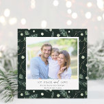 Cartão De Festividades Joy Peace Love Winter Greenery Photo Square<br><div class="desc">Natal moderno e simples | cartão com fotos de férias sobre um fundo verde e verde de inverno. Para personalização mais avançada deste design,  clique no BOTÃO FERRAMENTA DESIGN AZUL para alterar a fonte,  o tamanho e a cor.</div>