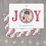 Cartão De Festividades Joy Retro Holiday Floral Wreath One Photo Colortio<br><div class="desc">Envie saudações alegres para na moda e compartilhe uma foto favorita com cartões de cartões de natal coloridos festivos. Todo o texto deste modelo é simples de personalizar com qualquer texto. (DICA DE IMAGEM: Uma maneira fácil de posicionar uma foto exatamente como você deseja é recortá-la antes de carregá-la no...</div>