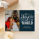 Cartão De Festividades Joy to the World Blue Calliografia Photo Modern<br><div class="desc">Alegria ao Cartão de Feriado Moderno de Foto da Caligrafia Dourada Vermelha Azul Mundial. Envie cartões de natal personalizáveis e personalizados a amigos, colegas e familiares em cartões de estilo simples, chic, elegantes e modernos de design fotofestivo, minimalista natural! Abaixo, a caligrafia apresenta sua mensagem de saudação personalizada na tipografia...</div>