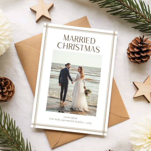 Cartão De Festividades Just Married Newlywed Couple Beach Photo Christmas (Criador carregado)