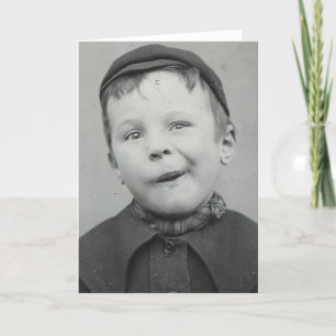 Cartão De Festividades Little Boy fazer uma cara engraçada, velha foto vi