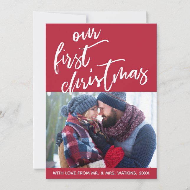 Cartão De Festividades Manuscrito em Vermelho Nosso Primeiro Natal, Foto (Frente)
