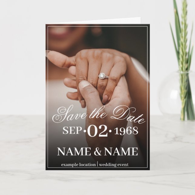 Cartão De Festividades Mãos de um casal de casamento com um anel (Frente)