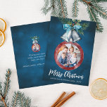 Cartão De Festividades Marinho Blue Silver Bels Foto de Natal<br><div class="desc">Um par de sinos prateados com um arco azul, holly, e galhos de pinheiro adornam o Enfeites de natal que fotografa a foto, neste elegante cartão azul-d-água azul de marinho natalício. Por favor, verifique a coleção de produtos correspondentes e sinta-se à vontade para entrar em contato comigo através do Zazzle...</div>