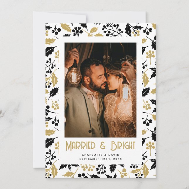 Cartão De Festividades Married and Bright Black Gold Holly Newlywed Photo (Frente)