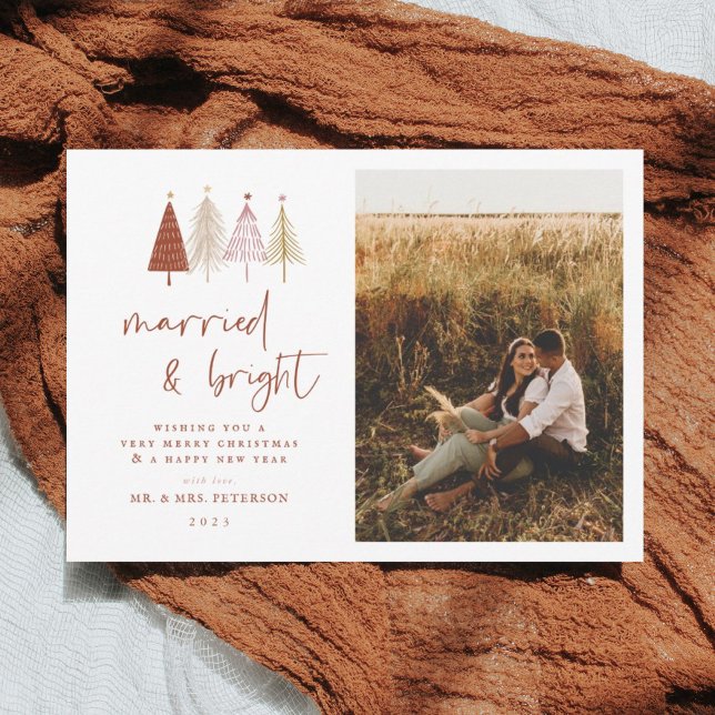 Cartão De Festividades Married and Bright Newlywed Christmas Holiday Card (Criador carregado)