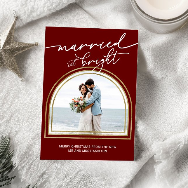Cartão De Festividades Married & Bright Arch Holiday Wedding Announcement (Criador carregado)