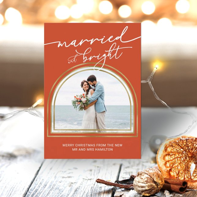Cartão De Festividades Married & Bright Arch Holiday Wedding Announcement (Criador carregado)
