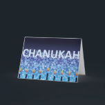 Cartão De Festividades Menorah e Neve<br><div class="desc">Desejo a alguém um feliz Chanukah com este lindo cartão de saudação Chanukah. Este cartão retrata uma imagem calma e pacífica do menorá com flocos de neve suaves caindo ao fundo. Qualquer um adoraria abrir um envelope com este dentro de cartão de saudação Chanukah. E quem não gosta de receber...</div>