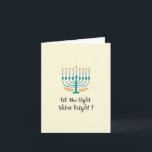 Cartão De Festividades Menorah, Velas Luzes, Que Luz Brilhe<br><div class="desc">Design Hanukkah com menorah e velas acesas. Sentimento: "Deixe a luz brilhar!"</div>