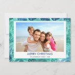 CARTÃO DE FESTIVIDADES MERRISTMAS HAWAIIAN TROPICAL BEACH FOTO<br><div class="desc">Folha incandescente azul e turquesa verde Folha azul incandescente Feliz Natal Feliz Família Palm Tropical Havaiana Folha de Natal. A foto e o nome da família podem ser substituídos nesta simples praia ou férias costeiras Cartão com fotos da família de Natal.</div>