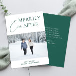 Cartão De Festividades Merrivelmente Depois Da Foto De Natal Do Script Ve<br><div class="desc">Meramente Depois Do Livro Verde Do Natal Moderno Cartão De Férias. Envie cartões de natal personalizáveis e personalizados a amigos,  colegas e familiares em cartões de estilo simples,  chic,  elegantes e modernos de design fotofestivo,  minimalista natural! Abaixo,  a caligrafia apresenta sua mensagem de saudação personalizada na tipografia moderna.</div>