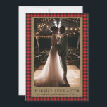 Cartão De Festividades Merrivelmente Depois Da Foto De Verificação Do Búf<br><div class="desc">Merrily Eternamente Depois da Rustic Red Buffalo Check Photo Christmas Card (Cartão de Natal de Verificação de Búfalo Vermelho) mostra sua linda foto com o texto "MERRILY EVER AFTER" com seus nomes e ano. Que maneira adorável de celebrar seu dia especial. A placa também apresenta xadrez de búfalos vermelhos modernos....</div>