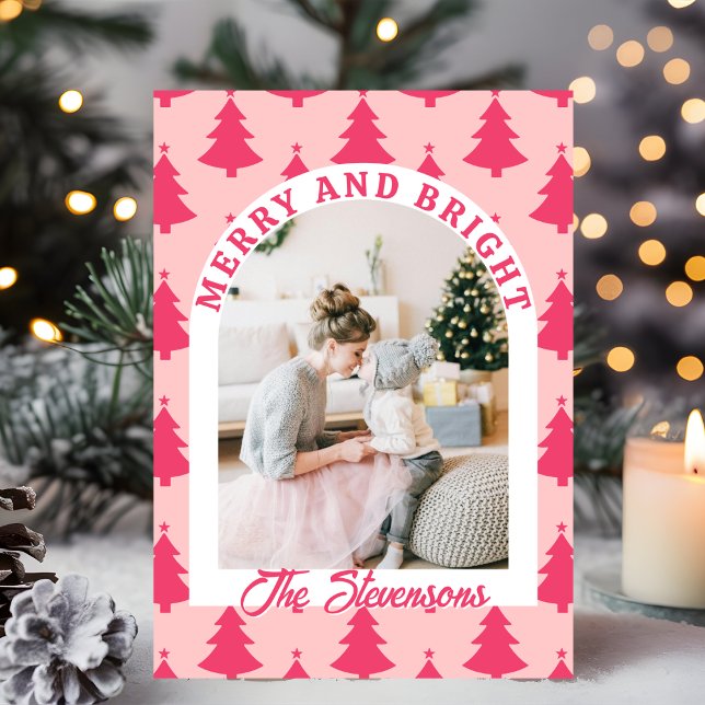 Cartão De Festividades Merry & Bright Pink Retro Arch Photo Christmas  (Criador carregado)