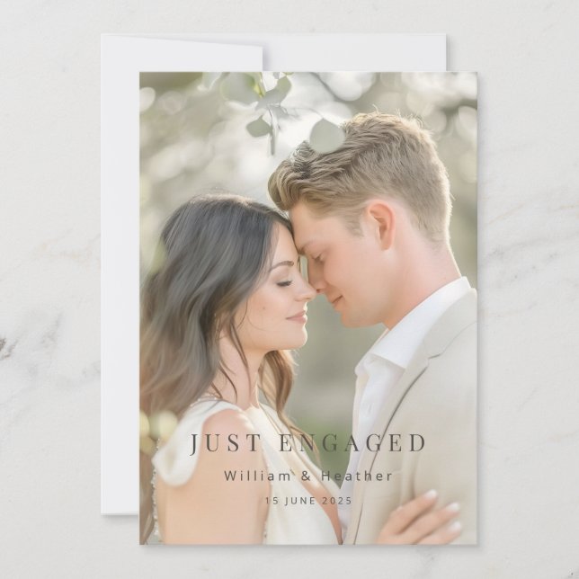 Cartão De Festividades Minimal Just Engaged Photo Announcement  (Frente)
