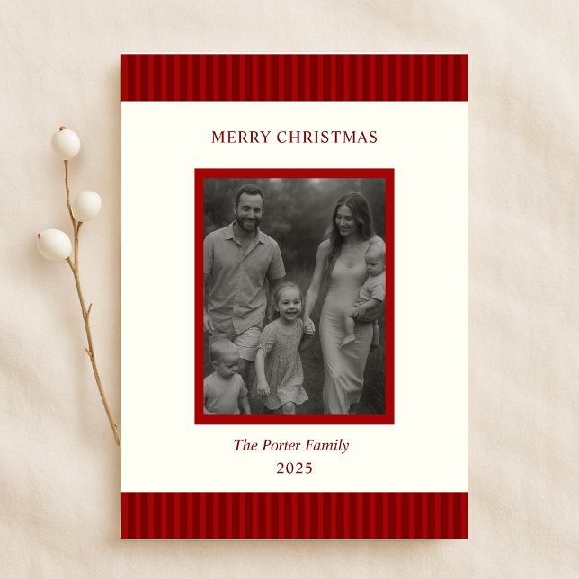 Cartão De Festividades Modern Christmas Minimal Family Photo Red Chic (Criador carregado)