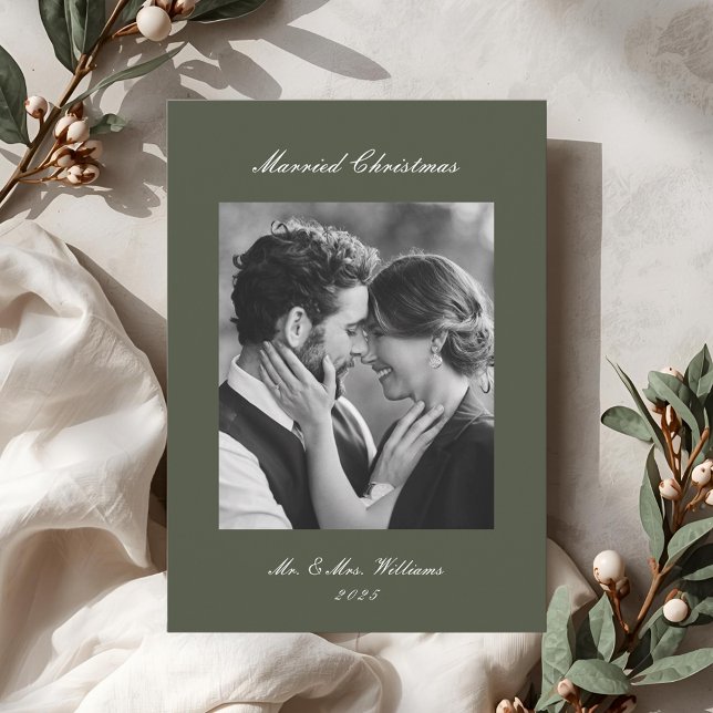 Cartão De Festividades Modern Classic Sage Married Christmas Newlywed (Criador carregado)
