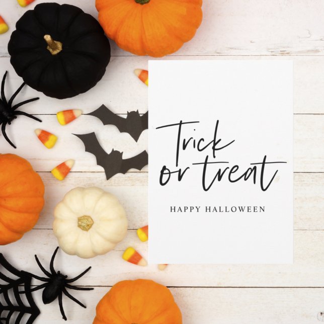 Cartão De Festividades Modern Minimal Trick And Treat | Happy Halloween (Criador carregado)