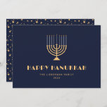 Cartão De Festividades Moderno Blue Menorah Stars Feliz Hanukkah Card<br><div class="desc">Personalize facilmente este elegante e festivo cartão Hanukkah feliz e azul e dourado com um fundo azul acentuado com estrelas ouros no fundo e uma menorah na frente.</div>