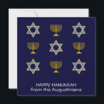 Cartão De Festividades Moderno Personalizado Feliz Chanucá<br><div class="desc">Cartão de cartões de natal HANUKKAH, moderno e personalizado, mostrando o dourado falso e a estrela prateada de DAVID e MENORAH em um padrão em forma de fita contra um fundo azul da meia-noite. O texto lê HAPPY HANUKKAH com um nome de marcador de posição e é PERSONALIZÁVEL, para que...</div>